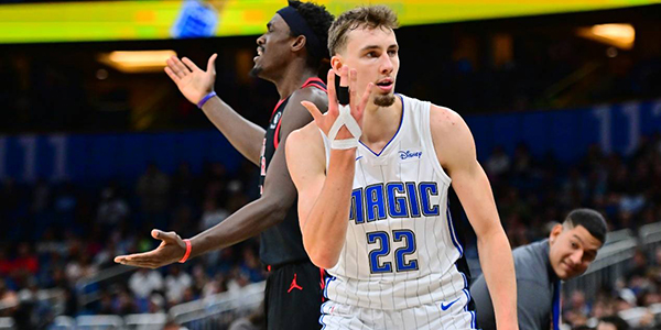 更是在當前 更是在當前